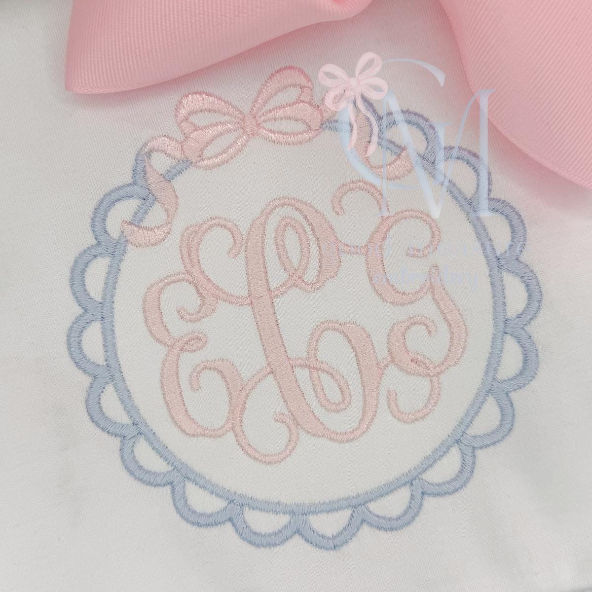 Scallop Circle Frame with Bow Embroidery Design