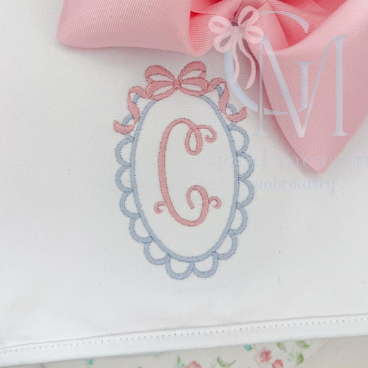 Scallop Oval Frame with Bow Embroidery Design