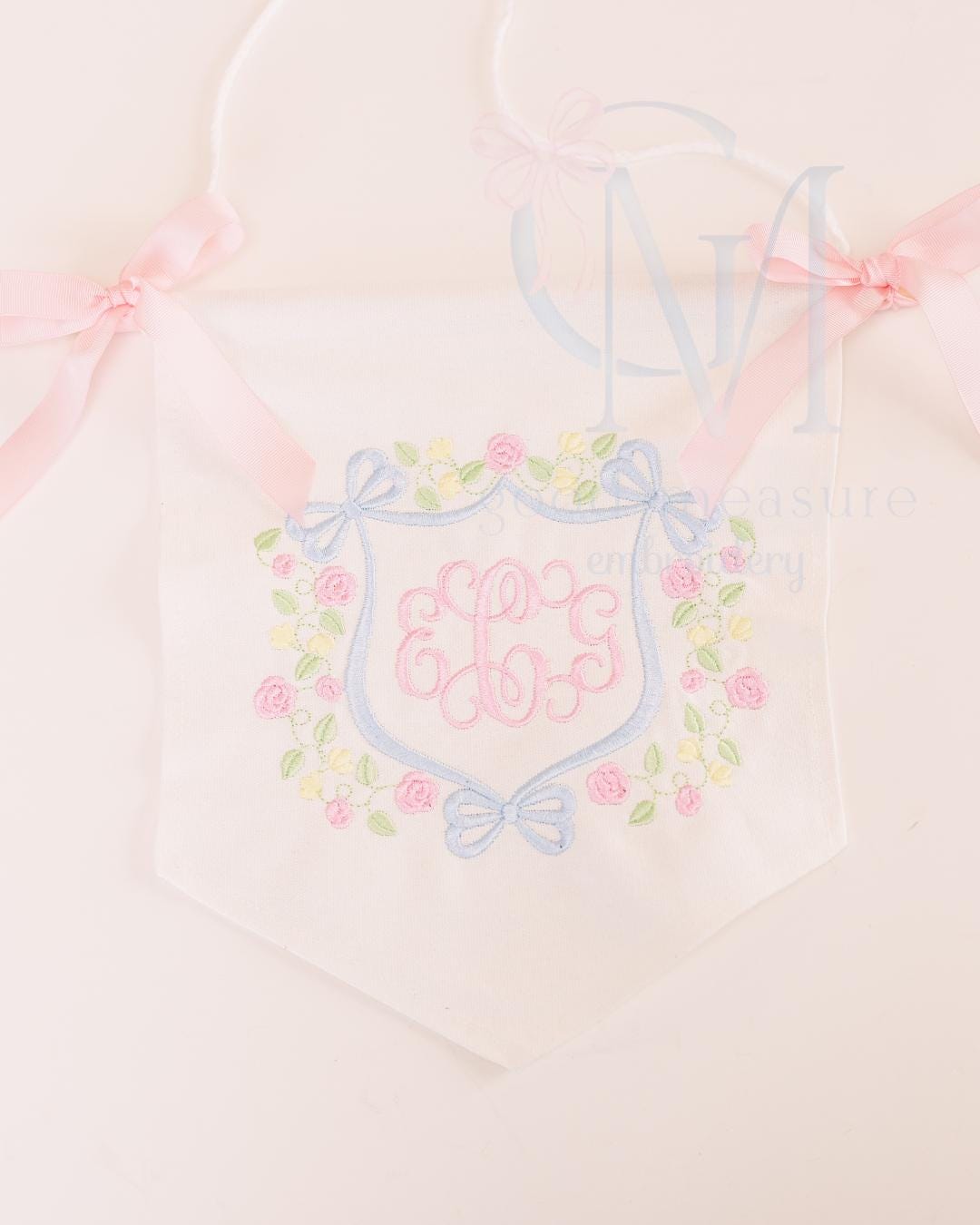 Elegant Floral Bow Crest Embroidery Design