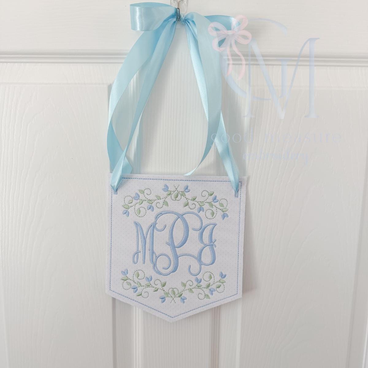 Dainty Heirloom Spray Name Frame Embroidery Design