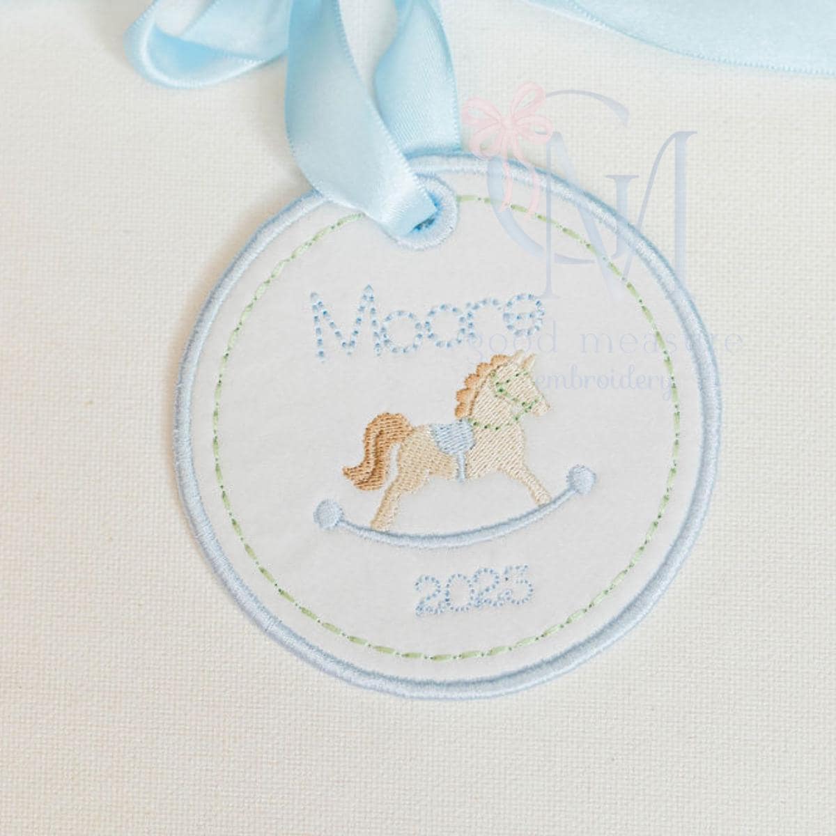 In the Hoop Satin Circle Ornament Tag with Dash Detail Embroidery Design