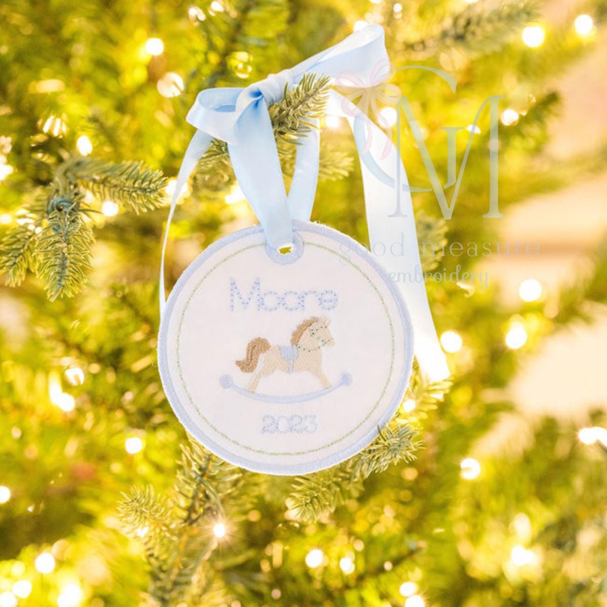 In the Hoop Satin Circle Ornament Tag with Dash Detail Embroidery Design
